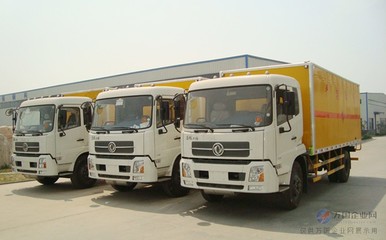 東風(fēng)10噸爆破車 康機(jī)190馬力發(fā)動(dòng)機(jī)助力高效道路貨物運(yùn)輸