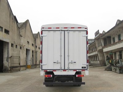 豪曼牌ZZ5048CCYD17DB1型倉柵式運輸車在道路貨物運輸中的應用與特點